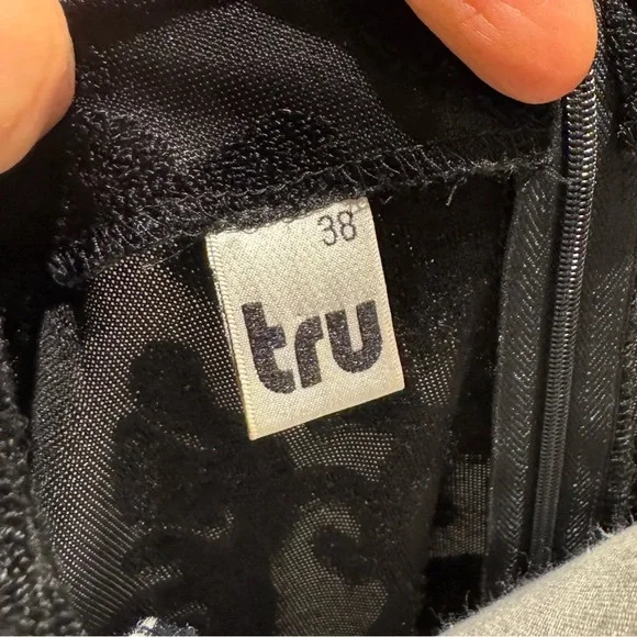 Elegant Black Lace Long Sleeve Womens Top - Picture 3 of 5